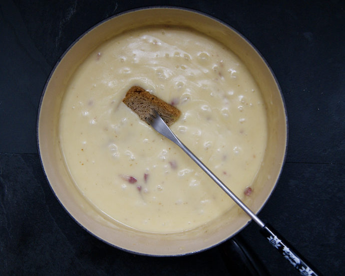 Fondue à la bière et aux lardons