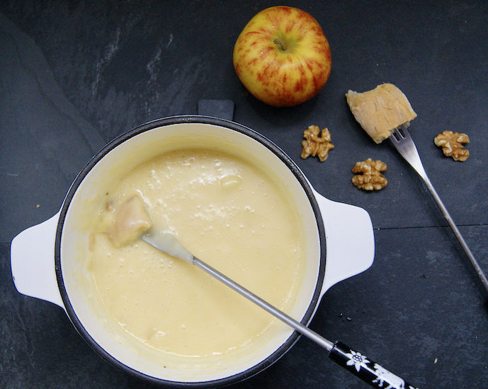 Fondue aux pommes et aux noix