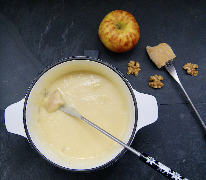 Fondue aux pommes et aux noix