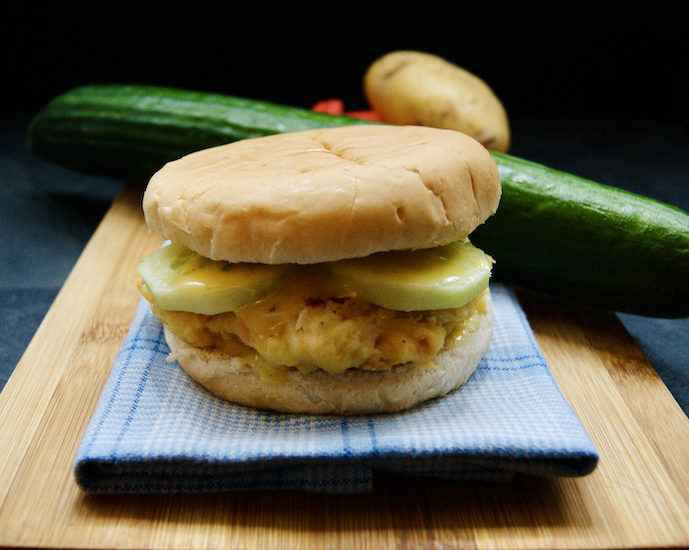 Burger avec galettes de pommes de terre au saumon fumé