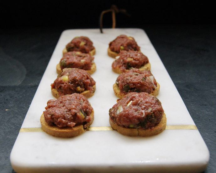 Toasts au tartare de boeuf