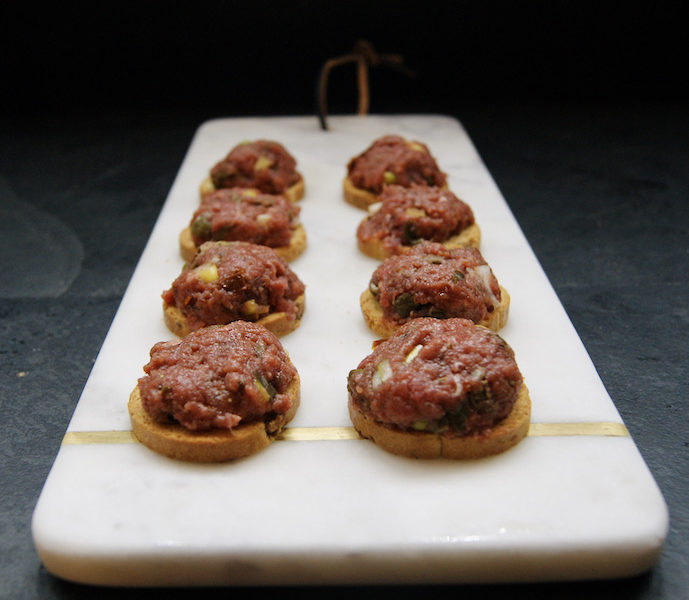 Toasts au tartare de boeuf