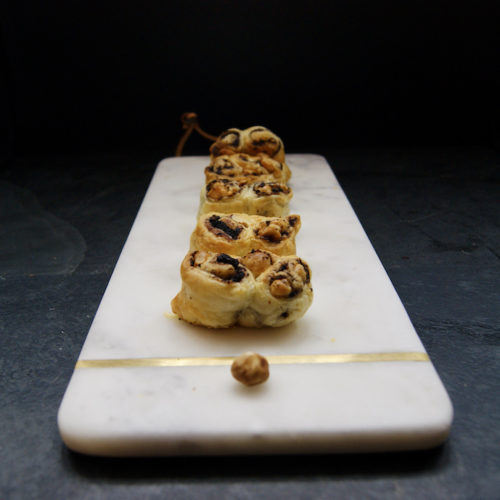 Biscuits palmiers, tapenade et noisettes