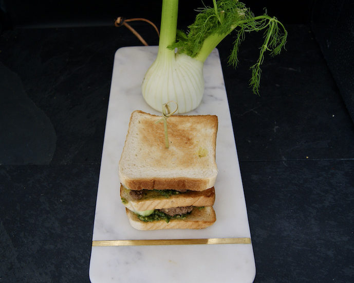 Croque-monsieur boulettes, fenouil et pesto