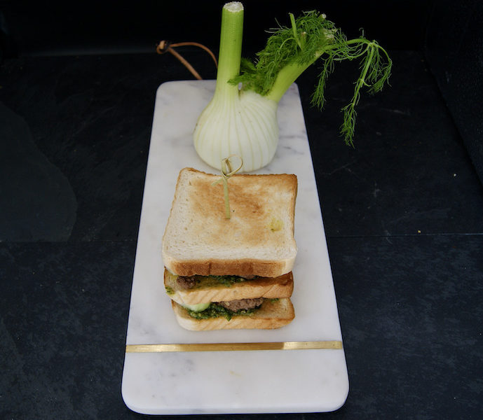 Croque-monsieur boulettes, fenouil et pesto