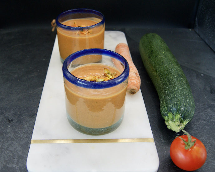 Soupe froide de tomates épicée au lait de coco