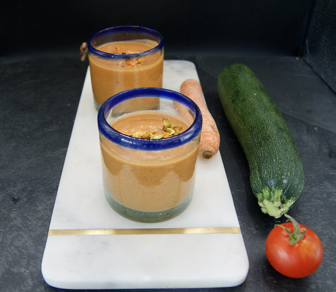 Soupe froide de tomates épicée au lait de coco