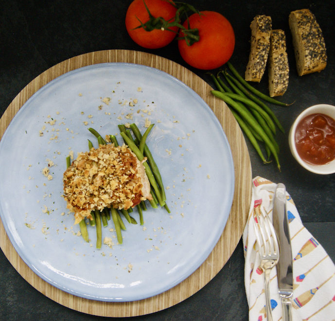 Poulet sauce tomate, haricots verts et crumble