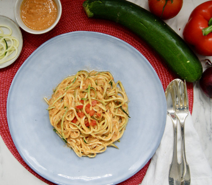Tagliatelle de courgettes à la sauce tomate crue