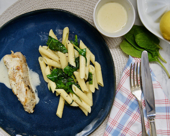 Blancs de poulet, épinards et pâtes à la crème au citron