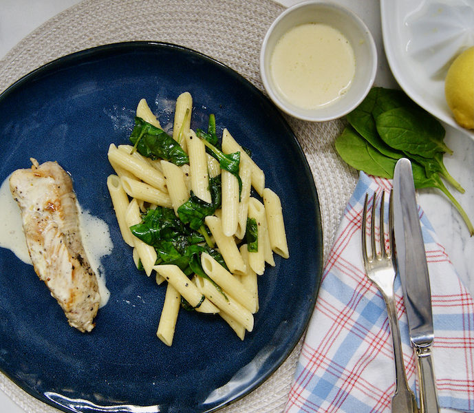 Blancs de poulet, épinards et pâtes à la crème au citron