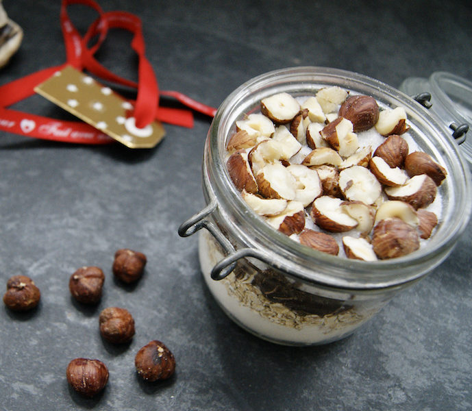 Cookies aux noisettes en pot à offrir