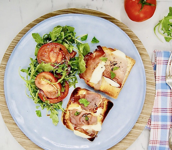 Prosciutto grillé et roquette aux tomates