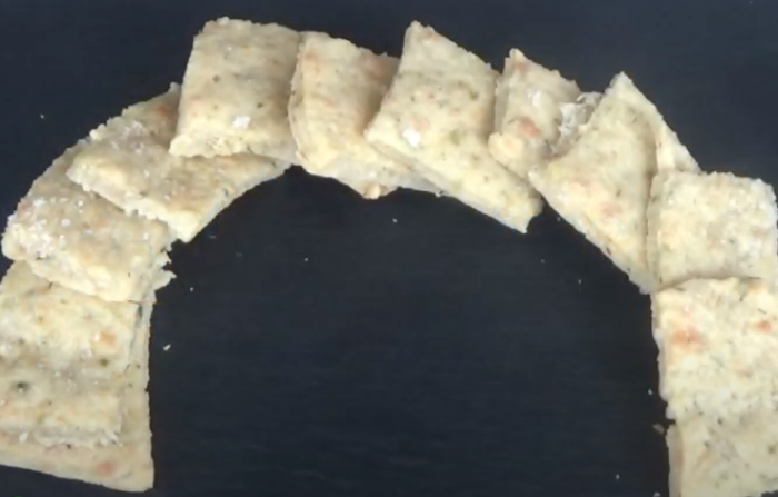 Crackers au gruyère et aux herbes