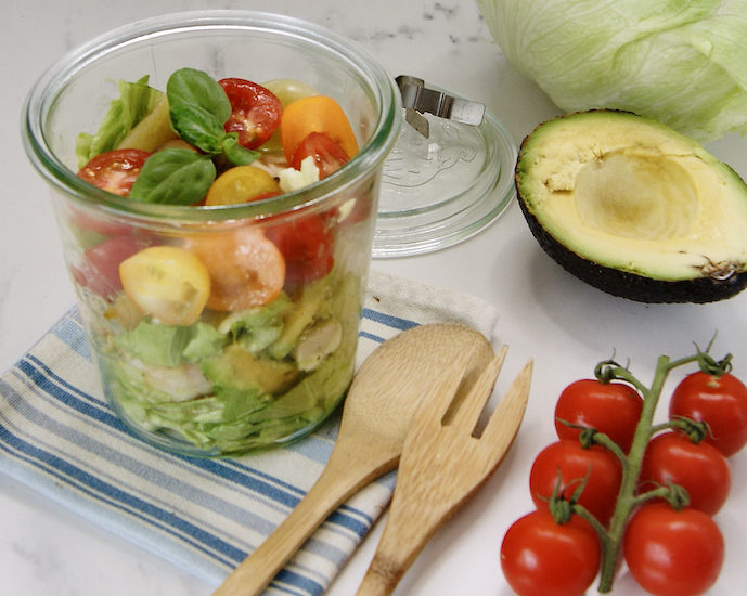 Salade avocat et crevettes en pot