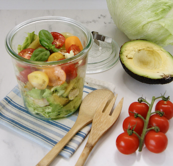 Salade avocat et crevettes en pot
