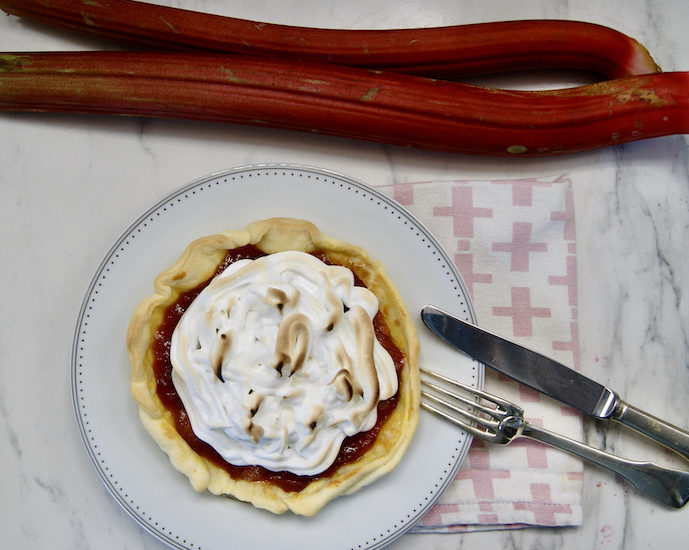 Tarte à la rhubarbe meringuée