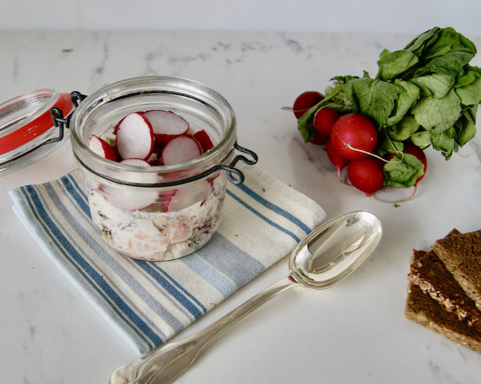 Fromage blanc au saumon fumé et aux radis en pot