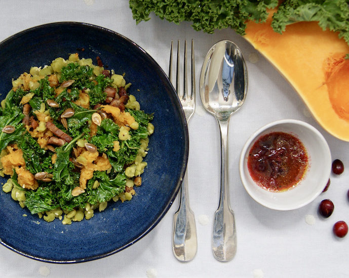 Salade de butternut, chou kale, lardons et vinaigrette aux airelles