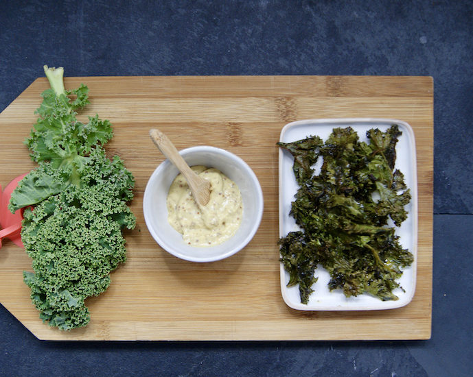 Chips de chou kale à la moutarde