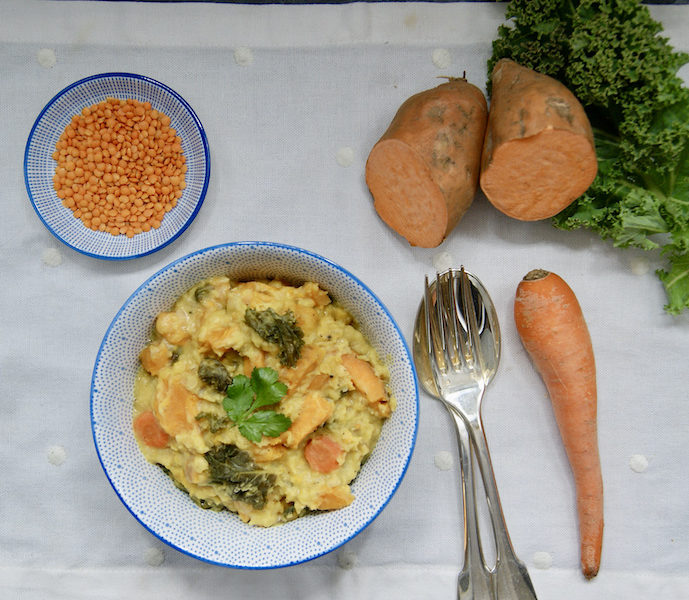Dahl de lentilles corail au chou kale et patates douces