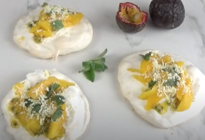 Pavlova mangue et fruit de la passion