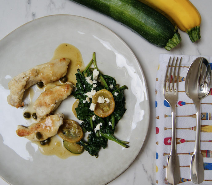 Poêlée de poulet, courgette, épinards et feta