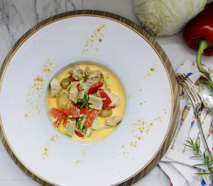 One-pot poulet curry au chou et au poivron
