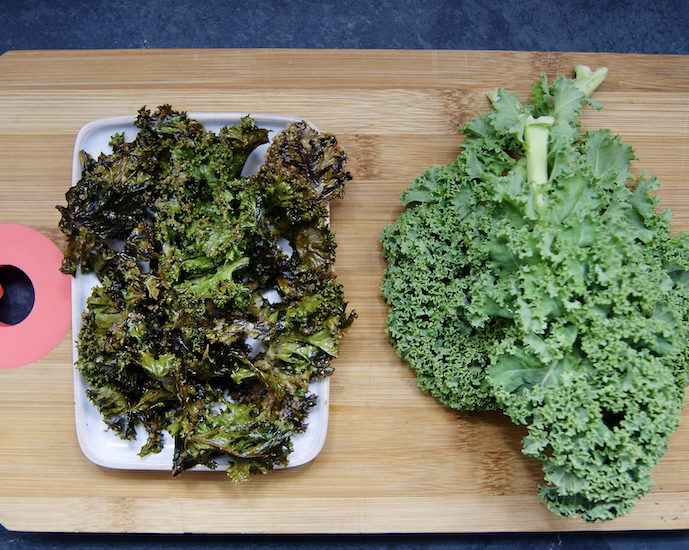 Chips de chou kale au parmesan
