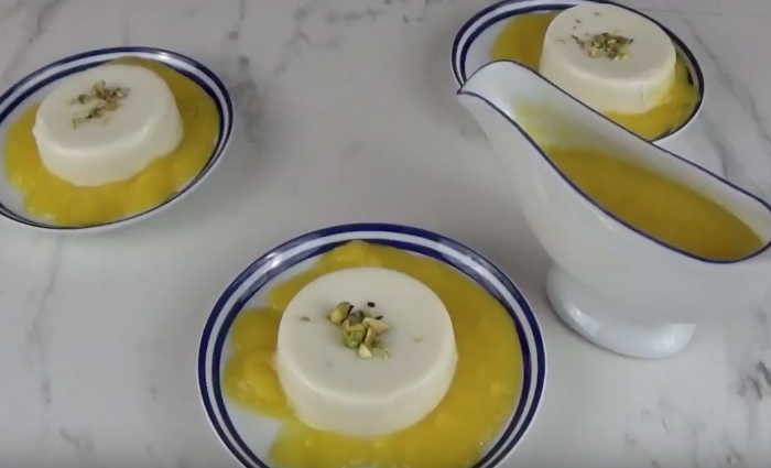 Flan aux amandes et coulis à la mangue