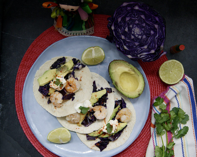 Tacos aux crevettes grillées et au chou rouge