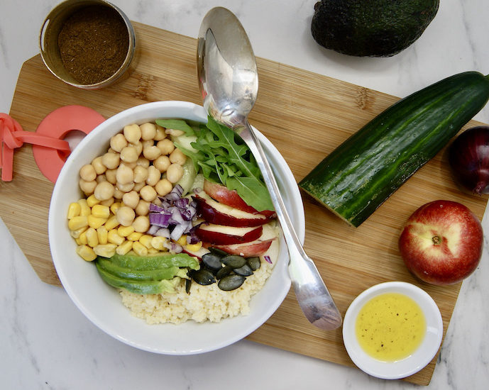 Buddha Bowl au couscous, concombre et nectarines