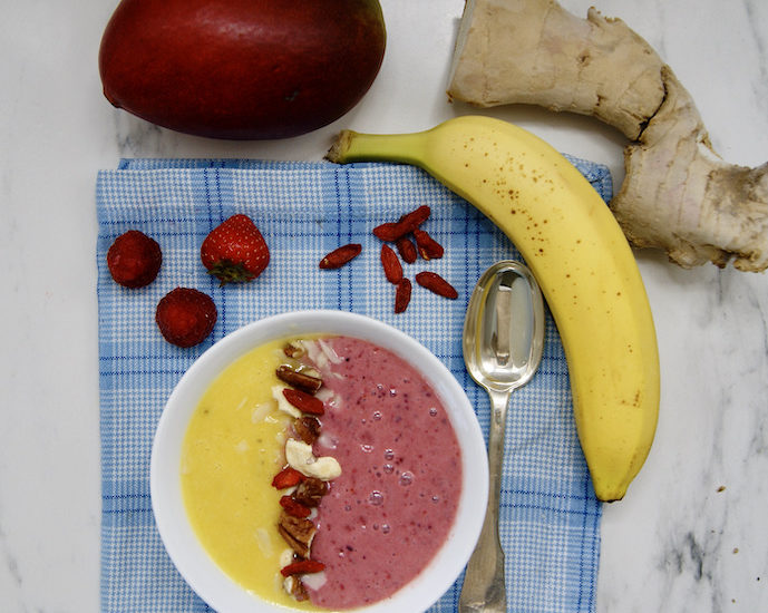Smoothie bowl mangue-fruits rouges et baies de Goji