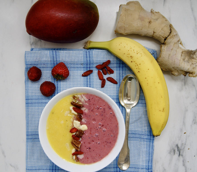 Smoothie bowl mangue-fruits rouges et baies de Goji