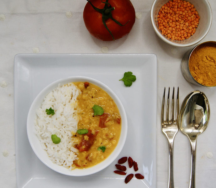 Dahl de lentilles corail aux tomates et baies de goji