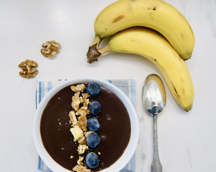 Smoothie bowl glacé banane-chocolat