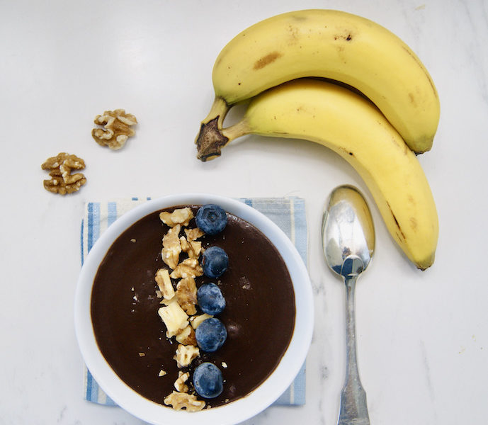 Smoothie bowl glacé banane-chocolat