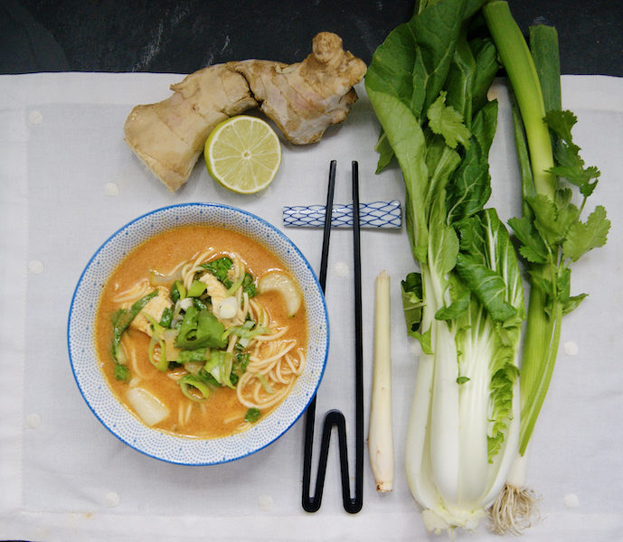Soupe-repas ramen au poulet et au bok choy